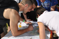 Une équipe avant la course d'orientation